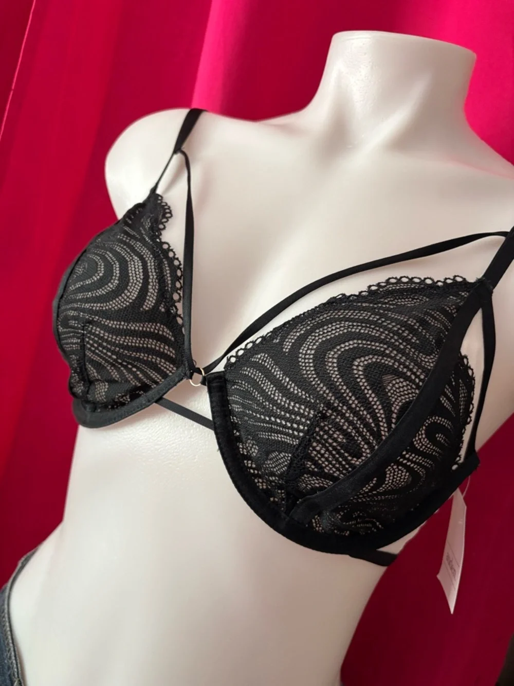 Auden Black Lace Underwire Bra with Strappy Detail - Picture 2 of 12